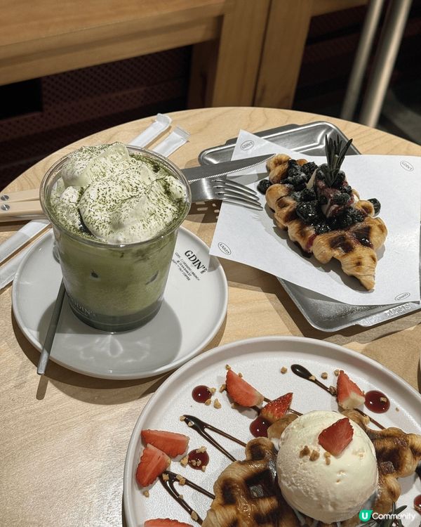 我非常喜歡到甜品店打卡,喜歡以不同角度展現甜品的面貌｡嘗試的...