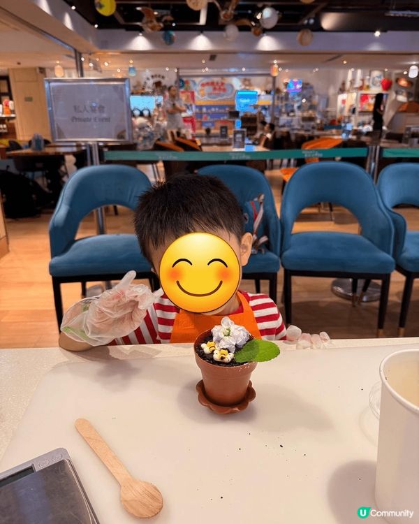 係挪亞方舟有個小workshop做木糠布甸，一分材料可以比一...