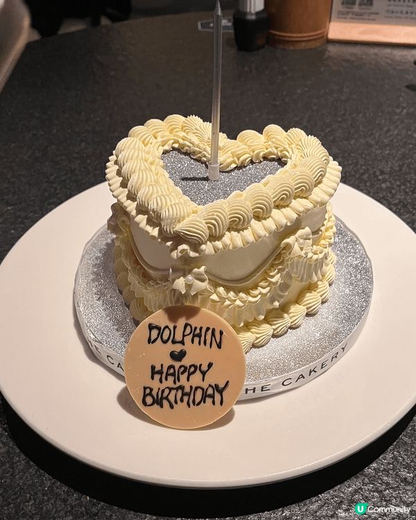 世一金粉蛋糕🎂吹蠟燭吹起金粉 將氣氛提升 打卡一流🩷