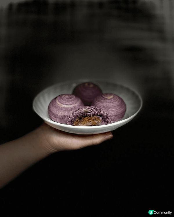 中秋節嘅時候，我自己就整咗香芋麻糬肉鬆酥，原來唔同顏色一層層...