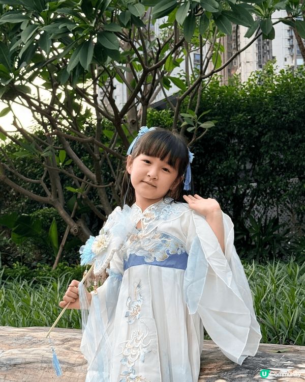 今個中秋我去咗如心園影相呀📸～我着住好似嫦娥咁嘅裙仔✨，喺花...