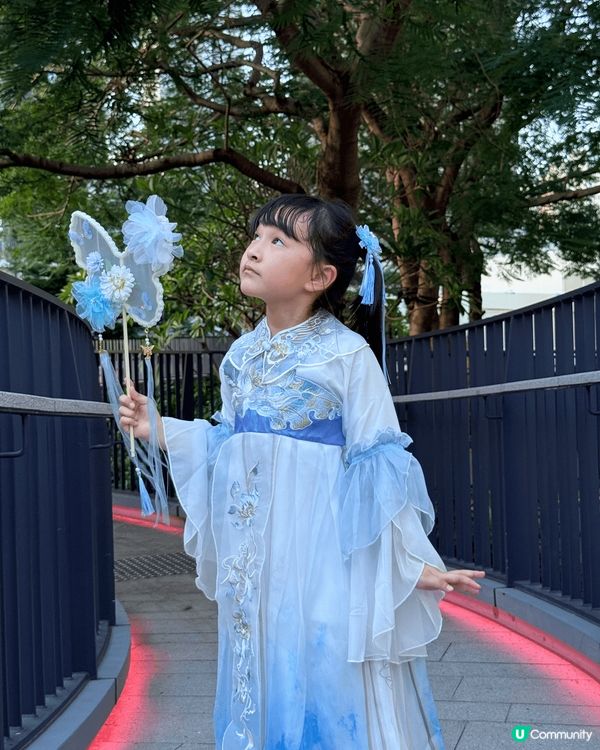 今個中秋我去咗如心園影相呀📸～我着住好似嫦娥咁嘅裙仔✨，喺花...