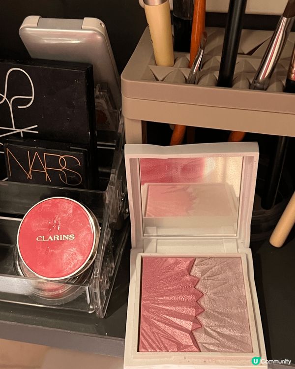 同大家分享我最近嘅愛用組合！❤️ NARS眼影真係一抹就上色...