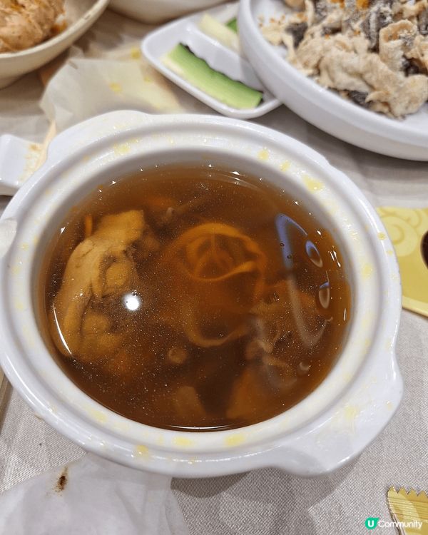 海參是廣東燉湯的珍貴食材，富含膠質，寓意健康長壽。一盅海參燉...