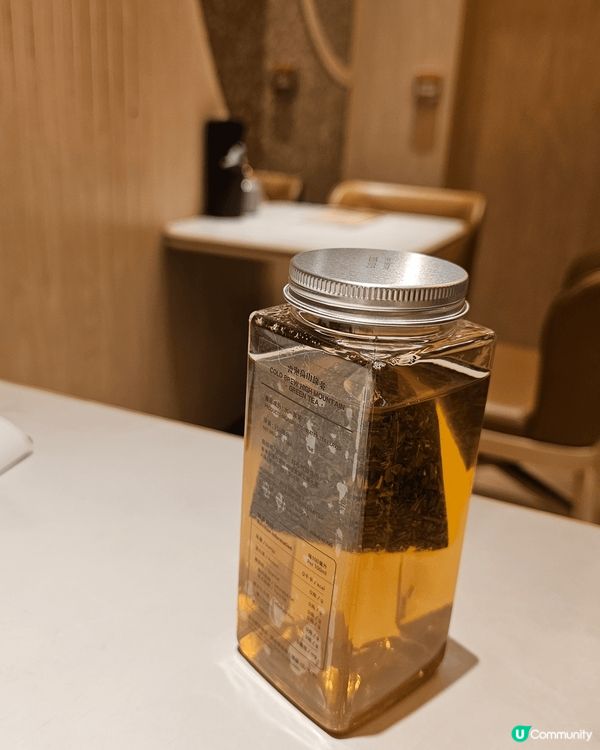 冷泡極品綠茶， 桂圓紅棗菊花蜜， 蜜糖烏龍奶茶~ 我們一行三...