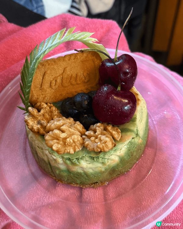 1.純素開心果巴斯克，焦糖脆餅底，加上濃郁果仁香，口感豐富