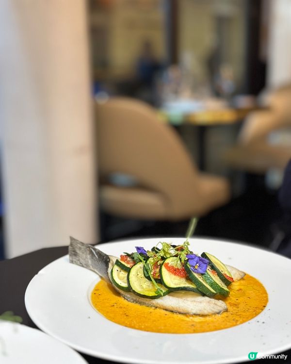 巴黎必食推介！原條鮮魚🐟配龍蝦汁🦞🤤！