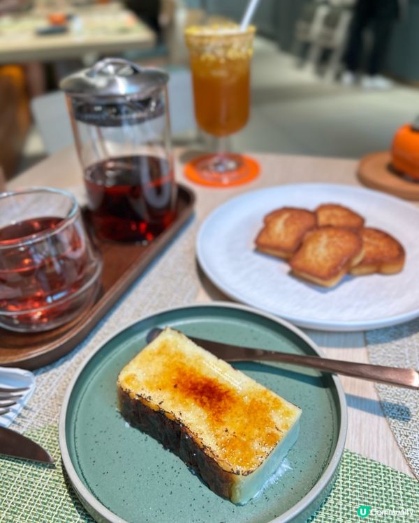 大片落地玻璃「觀光升降機」俯瞰維港美景 💕 再去嘆個下午茶