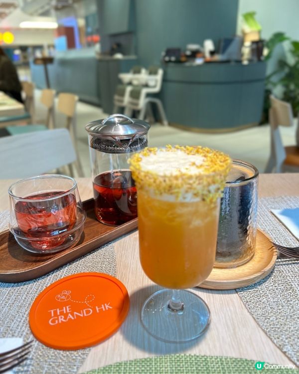 大片落地玻璃「觀光升降機」俯瞰維港美景 💕 再去嘆個下午茶