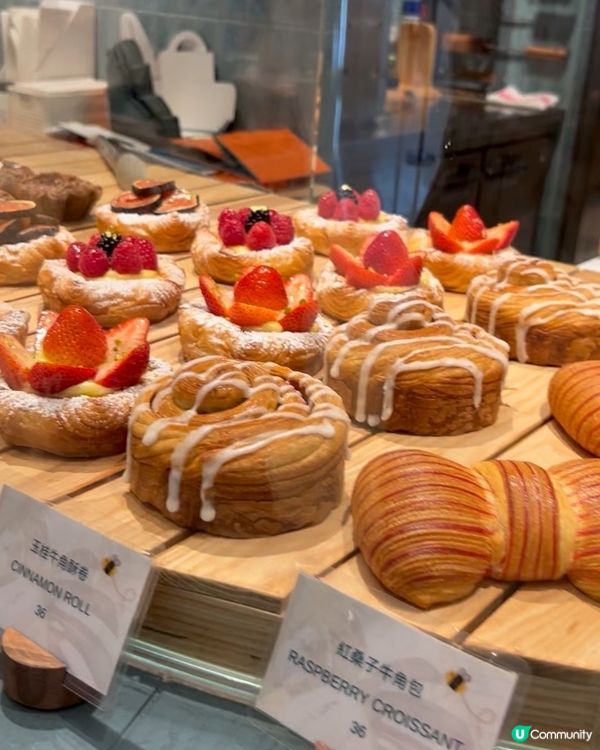 大片落地玻璃「觀光升降機」俯瞰維港美景 💕 再去嘆個下午茶