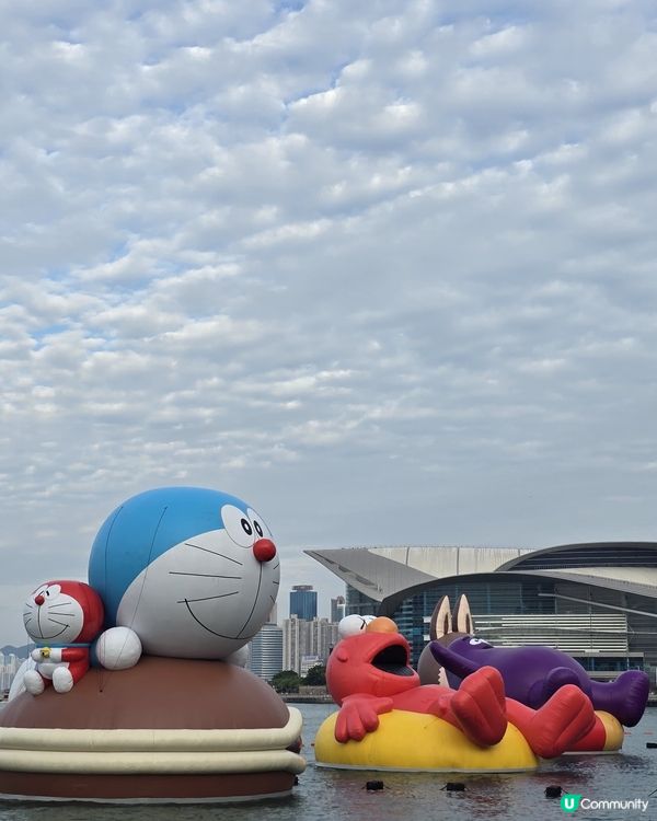 維港巨型雕塑巡遊！📸 多啦A夢打卡位！