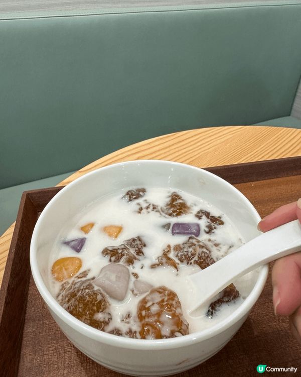 秋冬天氣乾燥，食糖水滋潤皮膚，桃膠杏汁滋潤養顏又好味。