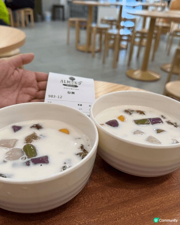 秋冬天氣乾燥，食糖水滋潤皮膚，桃膠杏汁滋潤養顏又好味。