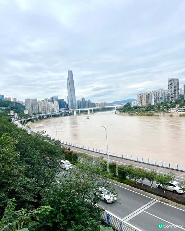 重慶李子壩輕軌站