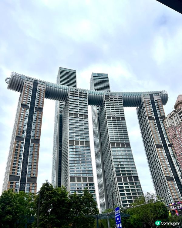 重慶李子壩輕軌站