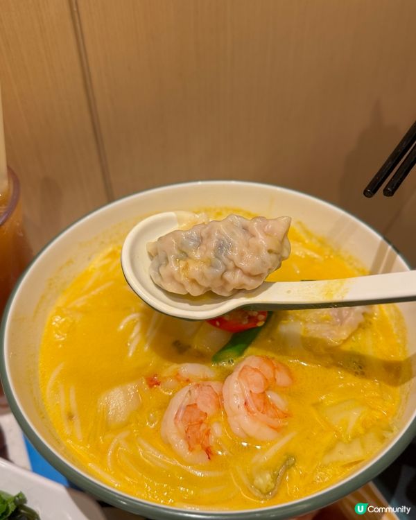 譚仔新嘢！酸辣金湯米線🤤配虎蝦水餃！😋