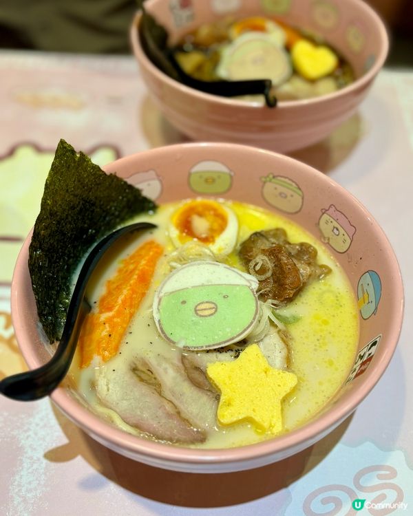 有角落生物陪食飯😍