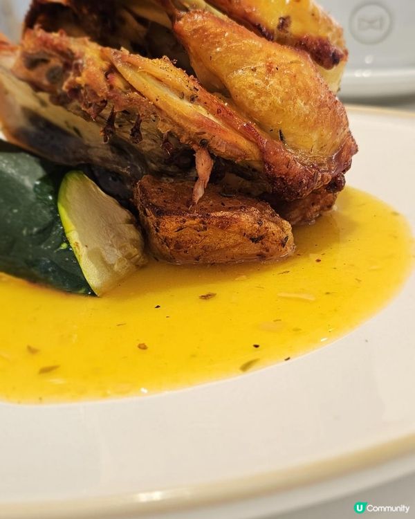 必試午餐的香草烤三黃雞