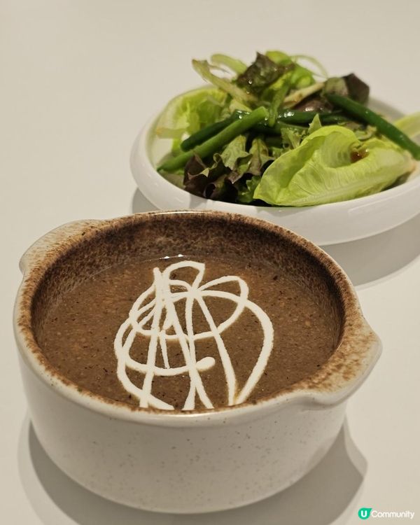 必試午餐的香草烤三黃雞