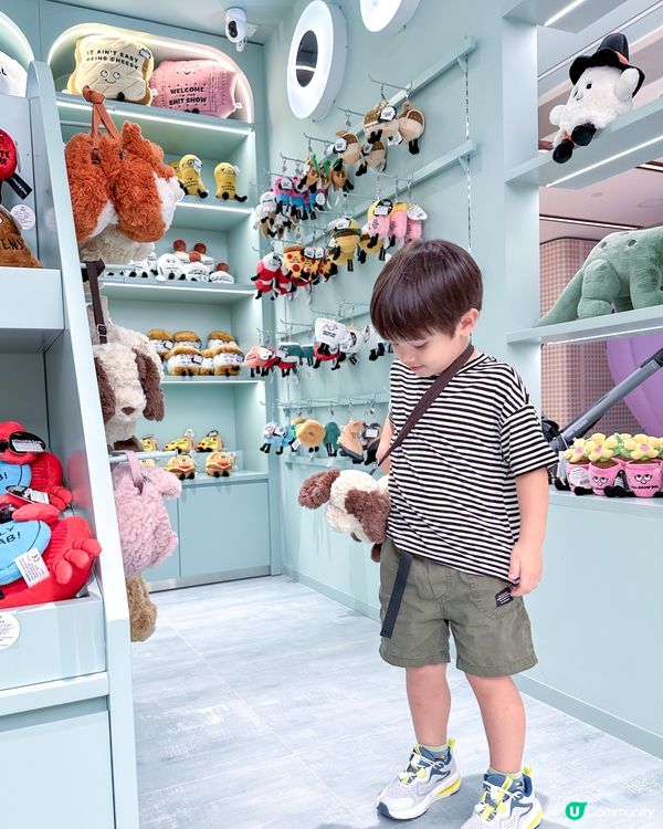 1.  銅鑼灣掃貨記！🤩 超大手袋打卡📸，母嬰店真係正！👶🏻