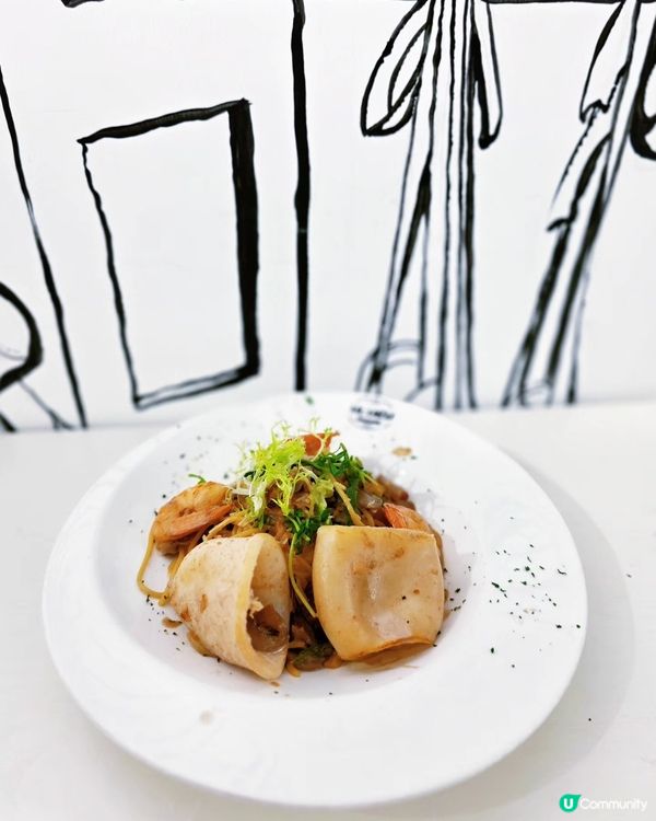 黑白打卡cafe📸！大澳蝦醬意粉勁惹味😋！