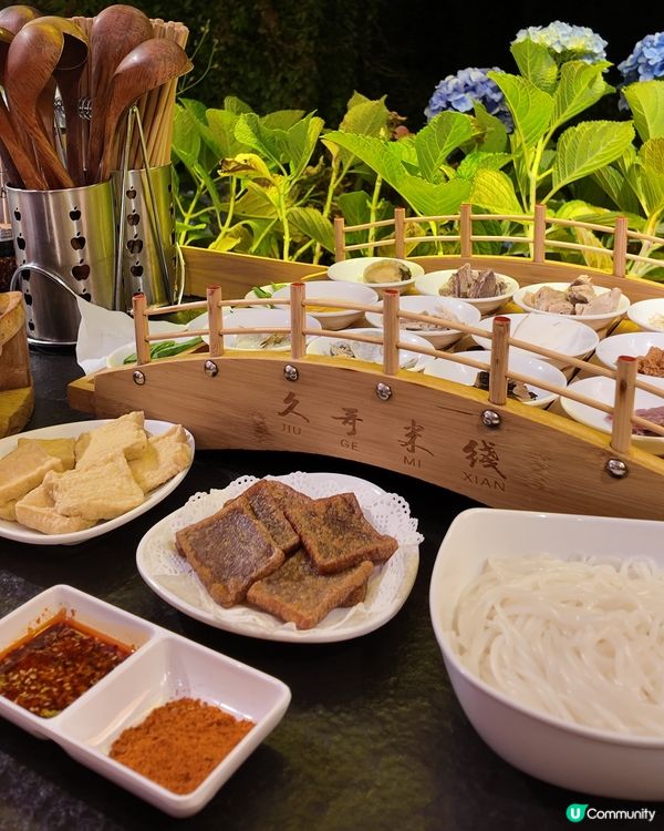 麗江古城米線排隊實測！🍜🤔