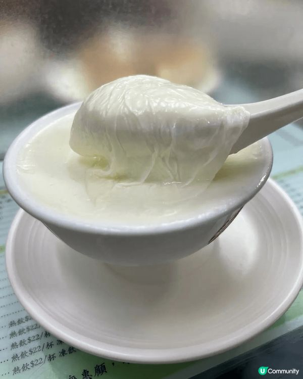 我推介港澳義順牛奶公司出品的紅豆雙皮奶，雙皮奶全部都係每日新...