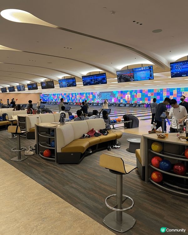 上星期五同同事收工後去左啟德零售館個邊碌保齡球🎳全場有成40...