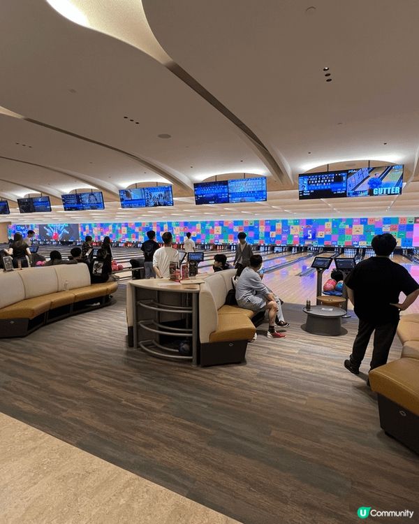 上星期五同同事收工後去左啟德零售館個邊碌保齡球🎳全場有成40...