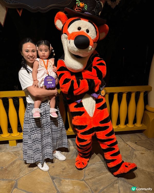 萬聖節帶小朋友去迪士尼樂園係好開心，可以玩埋夜晚超正