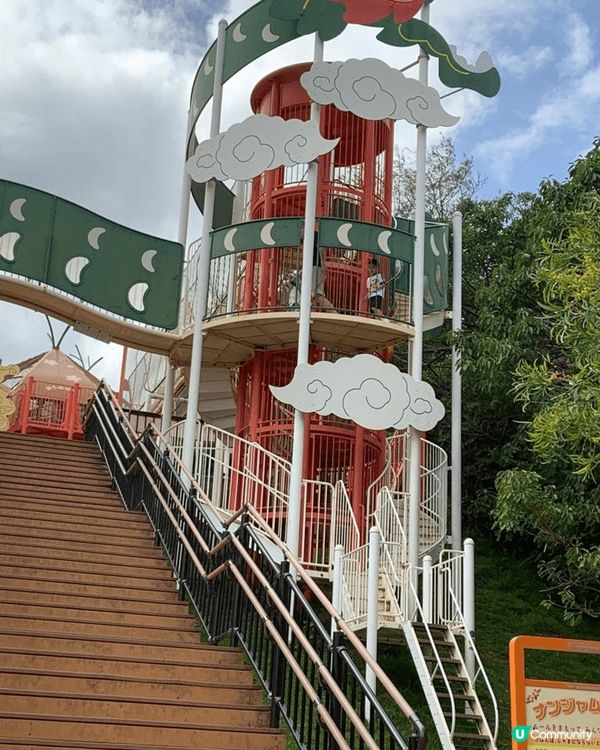 公園湖邊野餐的時候