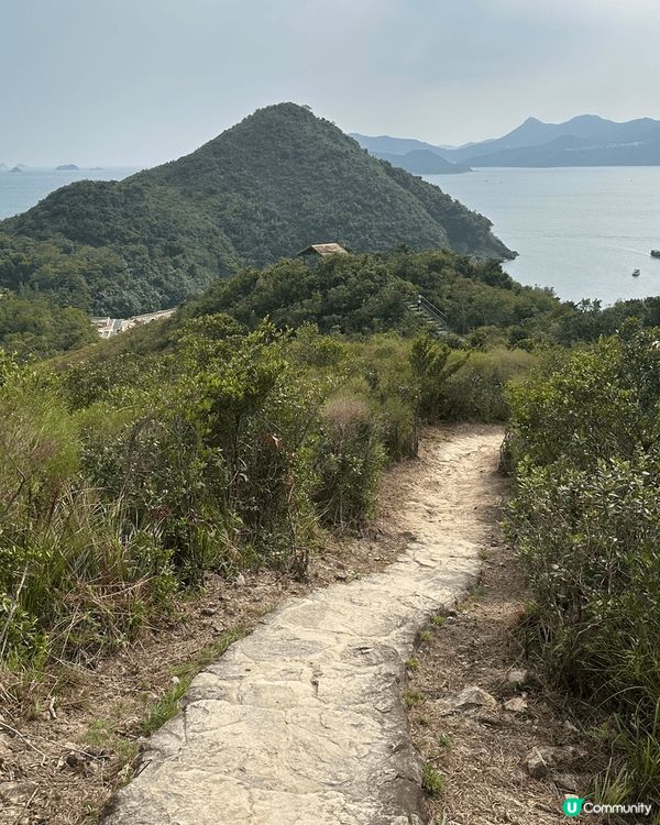 逢放假都會往山上走， 一到黃昏， 啲蚊就最活躍， 一雙腳時不...