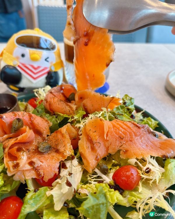 落地玻璃🏙️！高挑空間感十足嘅餐廳🤤！食到停唔到口😋