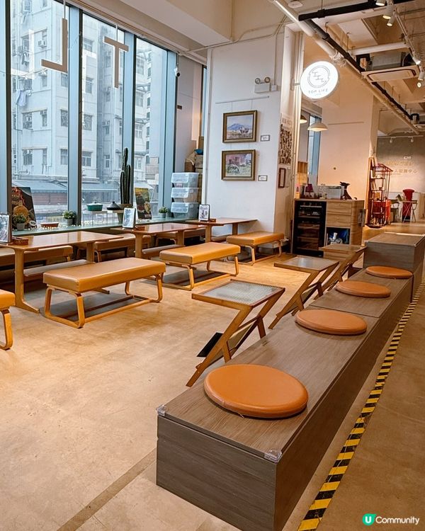 落地玻璃🏙️！高挑空間感十足嘅餐廳🤤！食到停唔到口😋