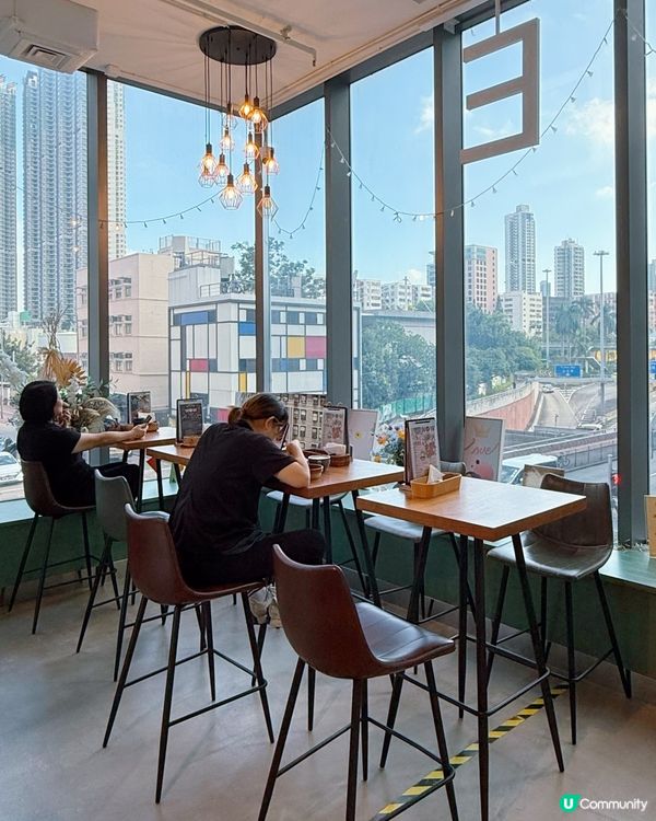 落地玻璃🏙️！高挑空間感十足嘅餐廳🤤！食到停唔到口😋