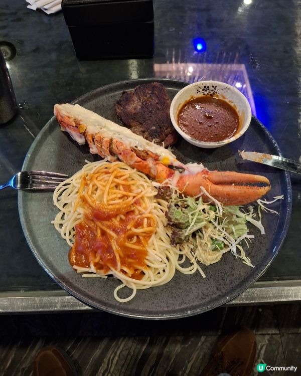 一边唱歌，一边吃也不錯