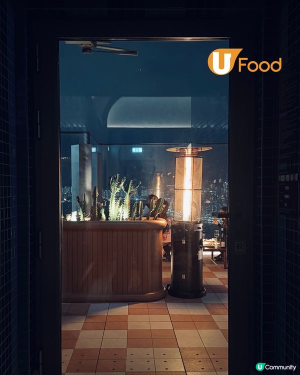 尖沙咀酒店頂樓海景酒吧全新登場！超打卡美式復古風/特色調酒/和牛漢堡扒