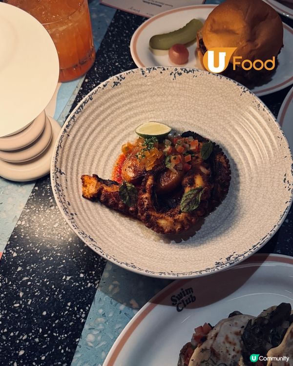 尖沙咀酒店頂樓海景酒吧全新登場！超打卡美式復古風/特色調酒/和牛漢堡扒