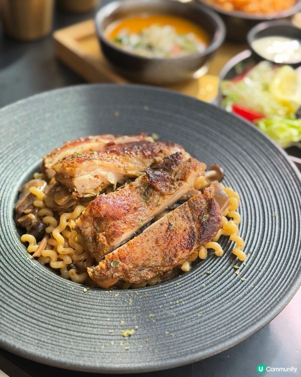 旺角型格咖啡店！捲捲意粉必試😋🍝