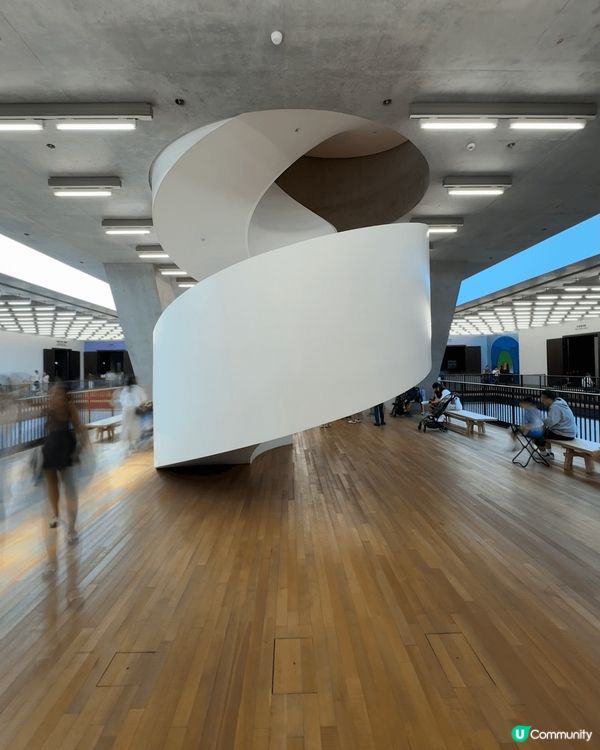 西九文化區的M+博物館，展示了館內現代感十足的建築設計。多層...