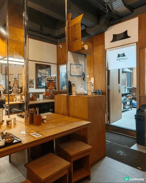 我介紹呢間韓國餐廳Seoul Noodle 佢入邊主要都係食...