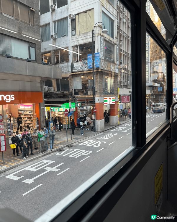 呢幾日去咗尖沙咀海港城睇最新2025年嘅聖誕佈置，今年同迪士...