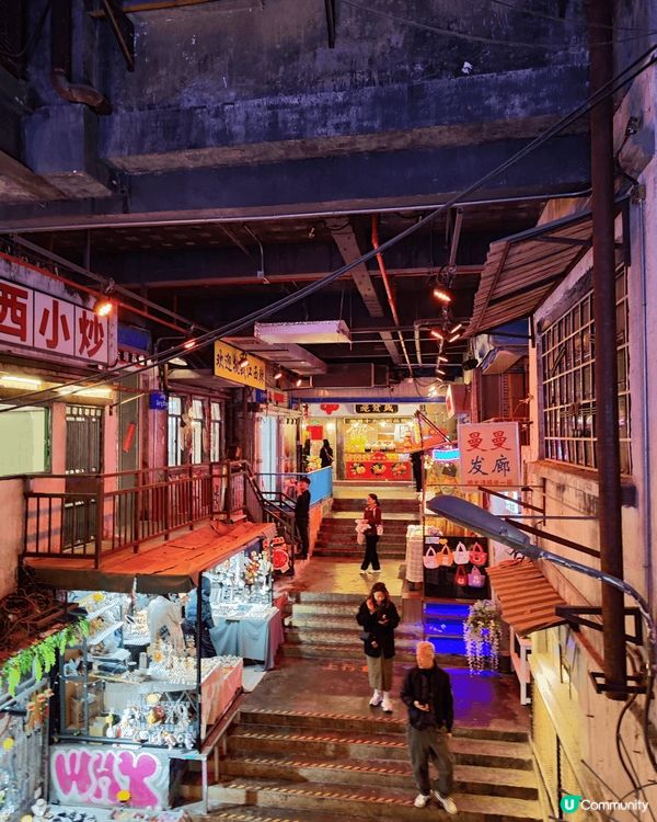 上星期去咗深圳文和友，🤣成個場逼滿人，個個拎住部手機瘋狂影相...