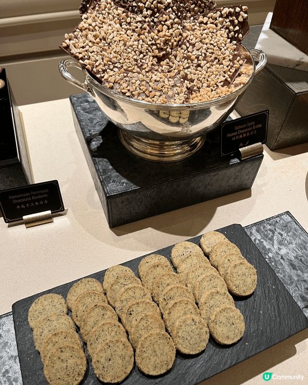 半島酒店酒露台餐廳品嚐自助晚餐,不能服務或食物質素高質素有水...