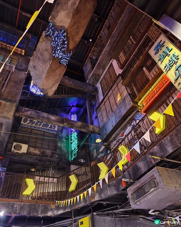 上星期去咗深圳文和友，🤣成個場逼滿人，個個拎住部手機瘋狂影相...