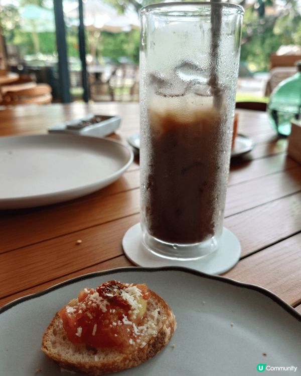 富國島接吻橋係出名嘅打卡景點之一，可以企喺觀光店睇夜晚嘅煙花...