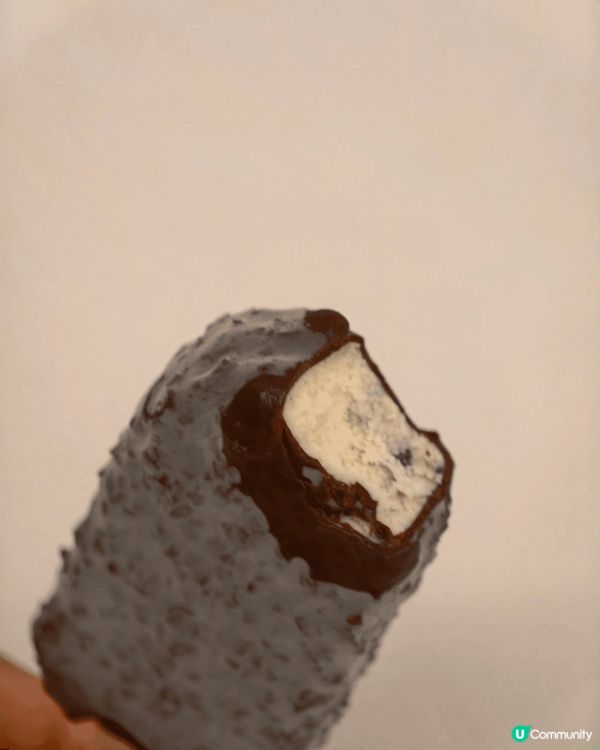 日本版 Häagen-Dazs 酥脆朱古力外殼，包裹著冰涼醒...