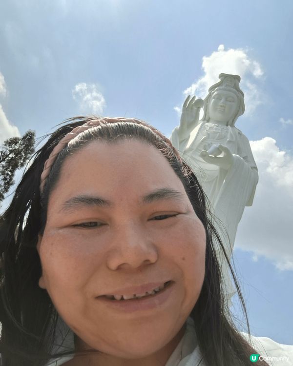 黑色衣服的相我化了妆