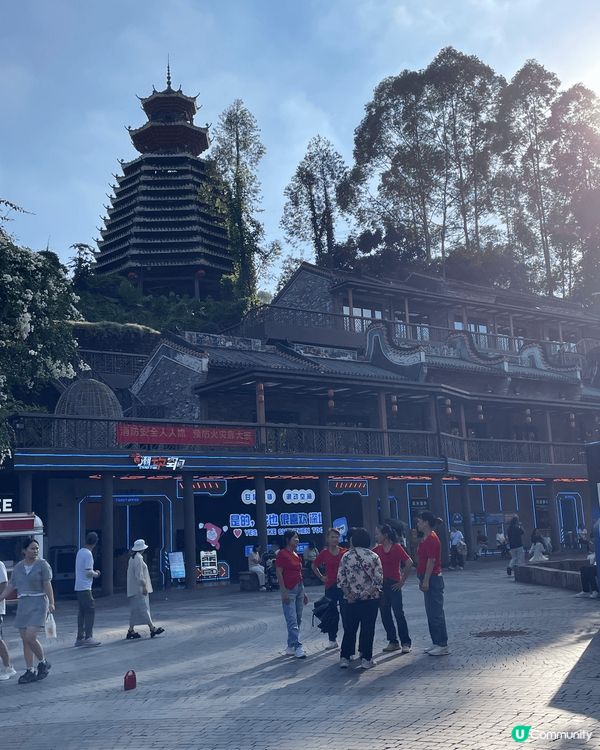 深圳龍崗的甘坑古鎮，場內有不少大型打卡位置，親子遊玩地點，也...