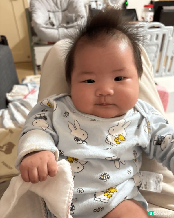 大b開始出去玩，出牙期經常玩到成面口水。轉天氣比風吹兩吹兩吹...